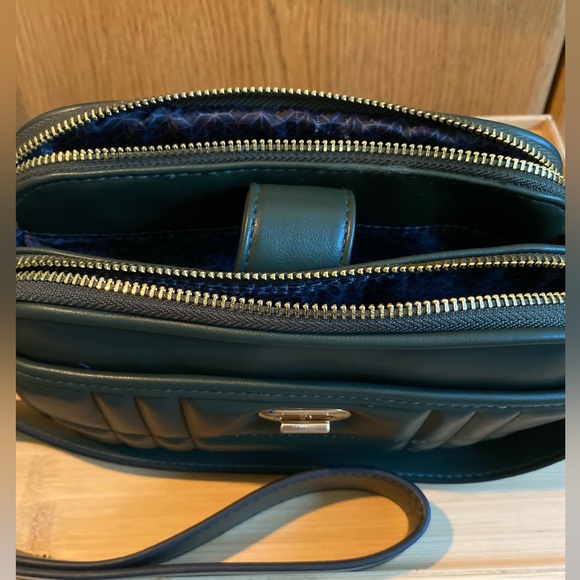 Women’s Crossbody Handbag - Picture 3 of 6